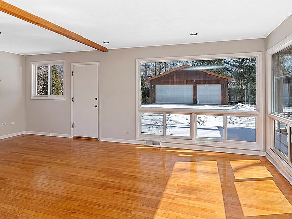 4th image of 3065 University Ave