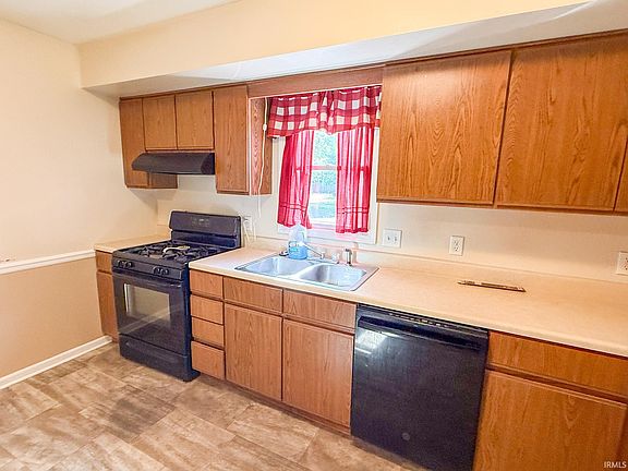4th image of 208 Valley Meadows Ln