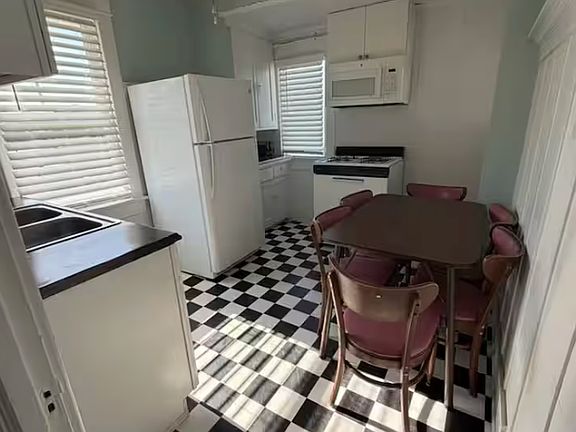 4th image of 3701 Atlantic Ave #B