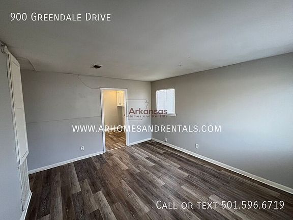 3rd image of 900 Greendale Dr
