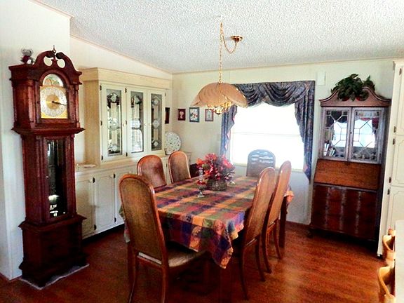 3rd image of 20 Bayberry Dr