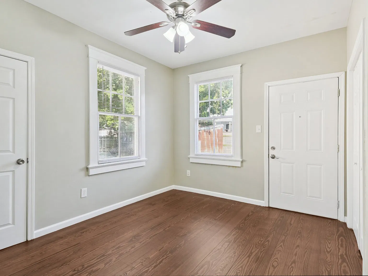 3 bed, 1100 sqft, $1,600 — Photo 4
