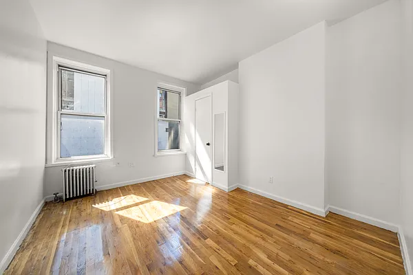 Bedroom, photo 1