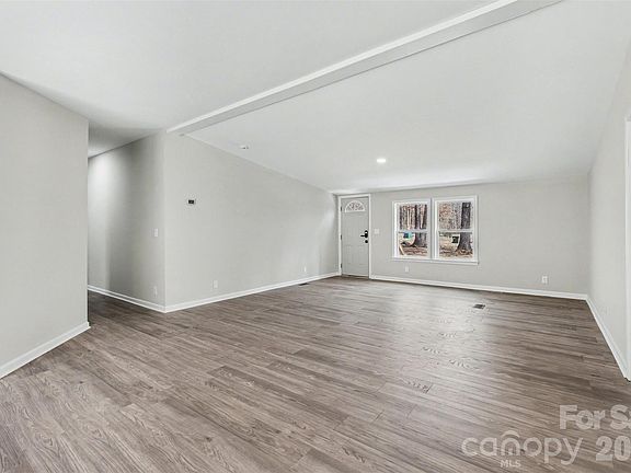 5th image of 5050 Park Creek Dr