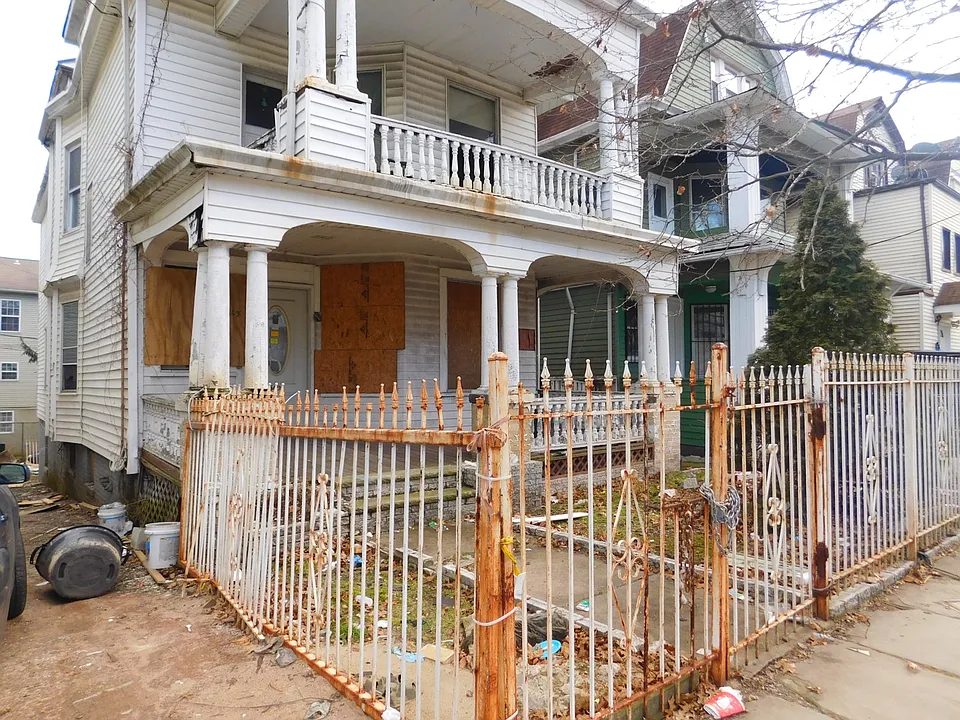 Building Photo 4