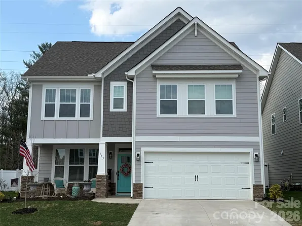 383 Fox Cove Rd, Hendersonville, NC 28792