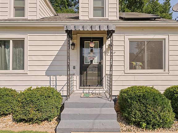 5th image of 307 W Green St