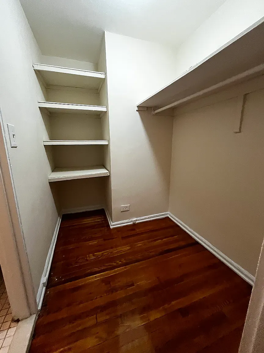 140-18 Burden Crescent — Photo 2