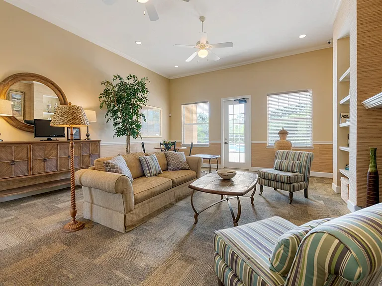 Ryan Oaks Apartments — Photo 10