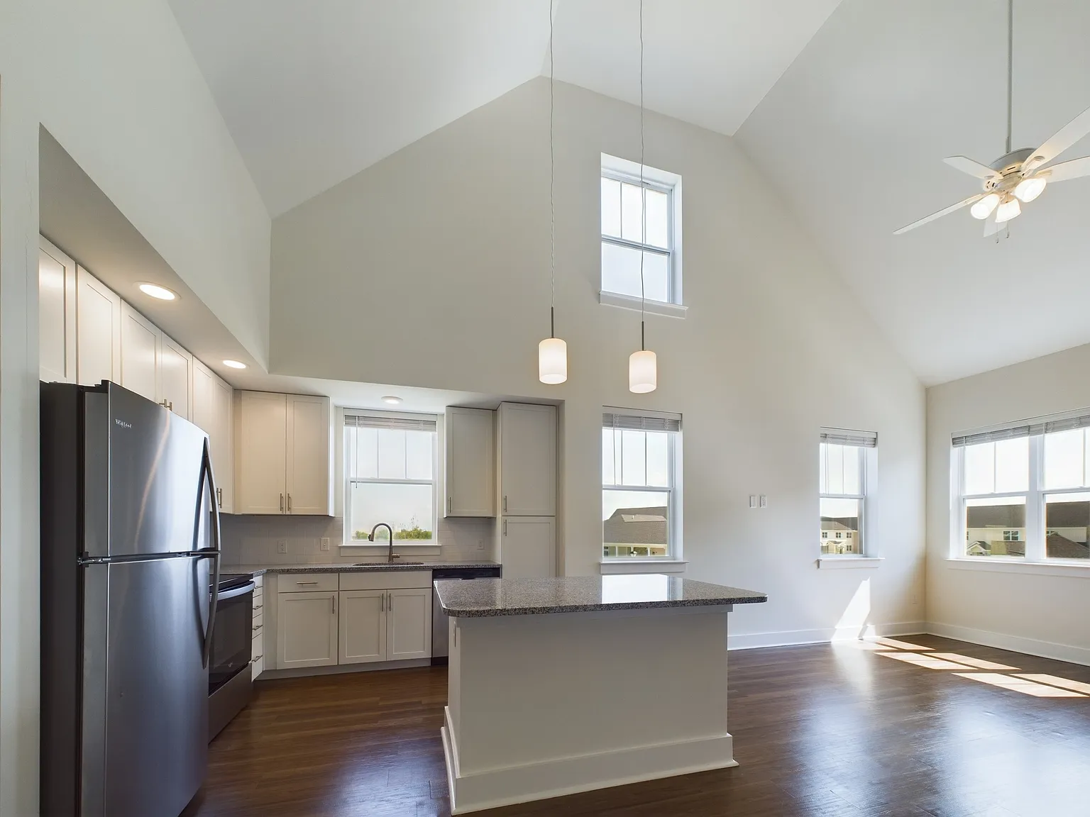 1 bed, 1112 sqft, $2,109 — Photo 2