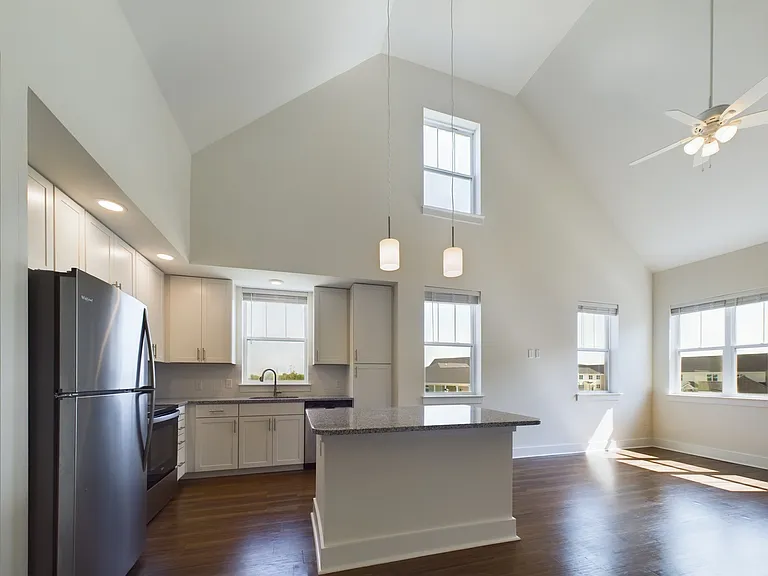 775 Victory Ln #7-206 — Photo 2