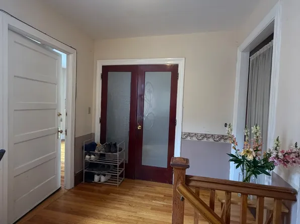 91 4th St #2R, Troy, NY 12180