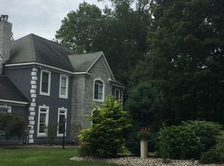 41 N Woods Rd, Hamden, CT 06518