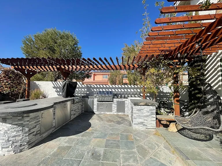 8757 Castle Hill Ave — Photo 47