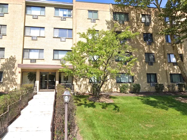 6660 S Brainard Ave APT 303, Countryside, IL 60525