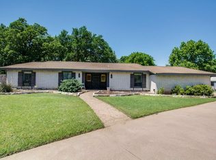 124 Cliffside Dr S, Burleson, TX 76028