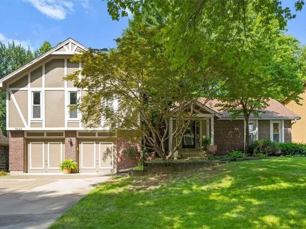 8848 Juniper St, Prairie Village, KS 66207