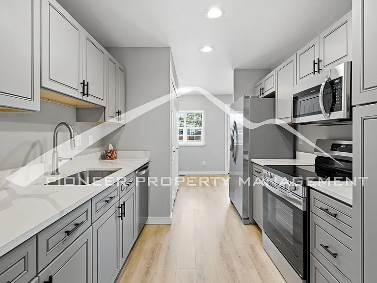 2301 E Fremont Ave #S02 — Photo 7