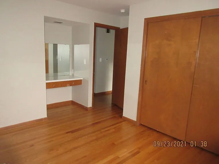 1651-1655 Diamond NE — Photo 6