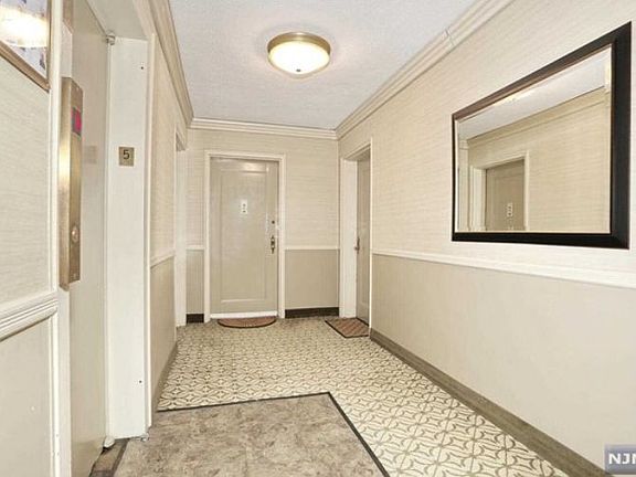 4th image of 8550 Boulevard East #5A