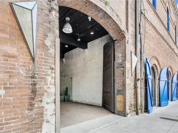 402 Julia St APT 302, New Orleans, LA 70130