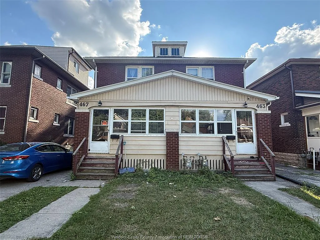 4 bed, $1,900 — Photo 1