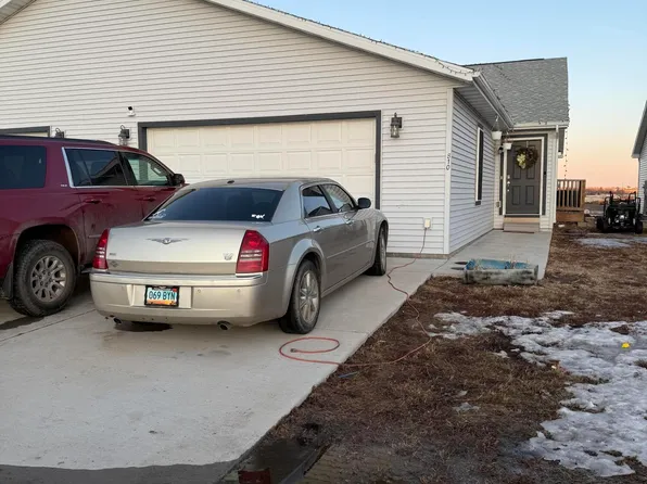 810 2nd St NE, Watford City, ND 58854