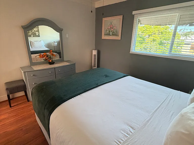1050 Hyperion Ave #1052 — Photo 7