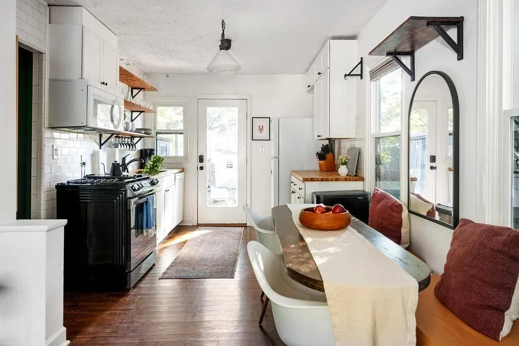 2 bed, 1.0 bath, 1040 sqft, $4,100 — Photo 4
