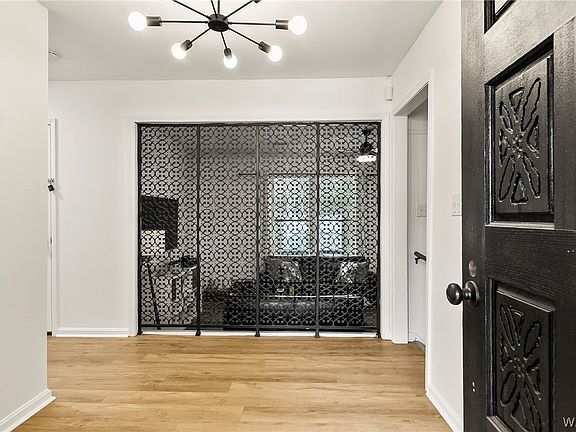 5th image of 2833 Forest Mnr