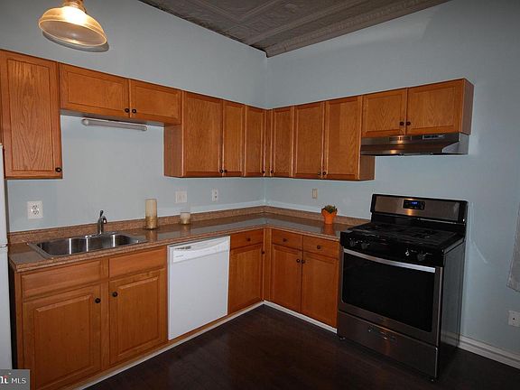 5th image of 2315 Brown St Floor 1