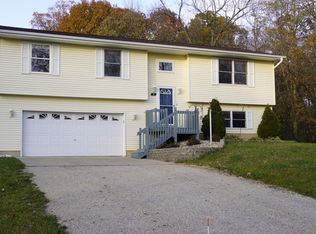 16 Scarbrough Dr, Mackinaw, IL