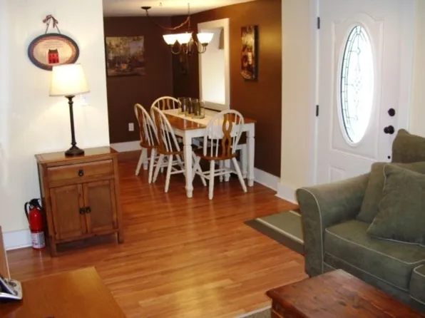 5 Gardner Ln, Glen Gardner, NJ 08826