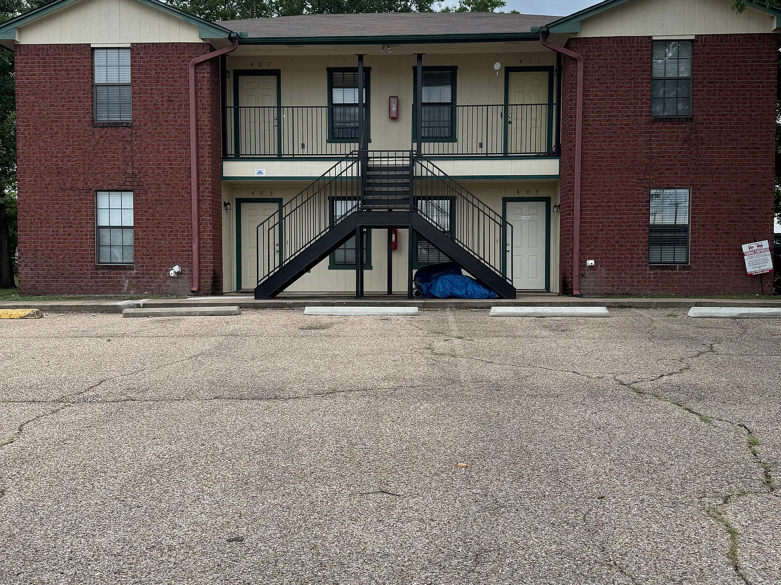 2 bed, 872 sqft, $800 — Photo 1