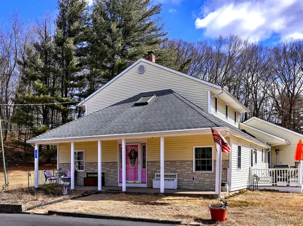 42 School Street, Plymouth, CT 06786