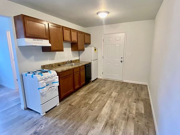 3rd image of 510 N Congress St #16