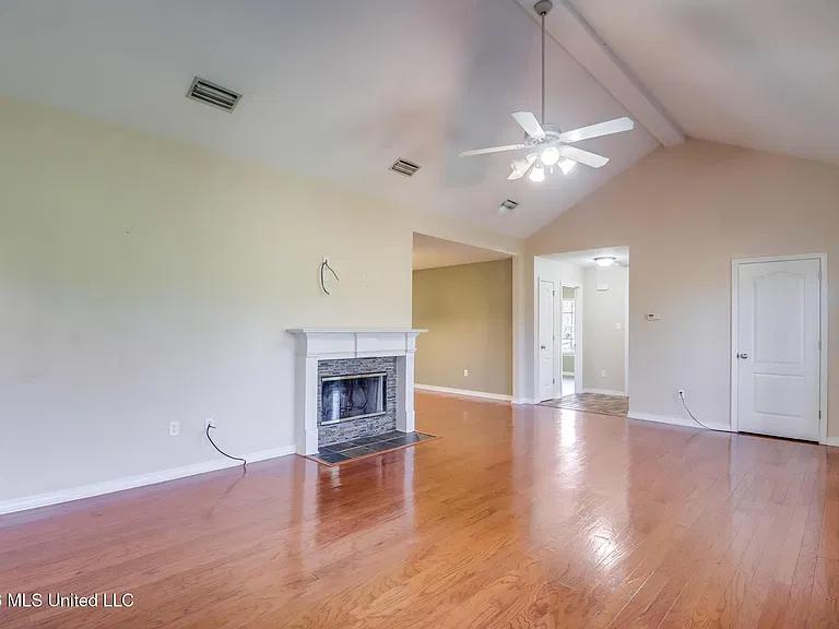 17259 Moran Rd — Photo 3