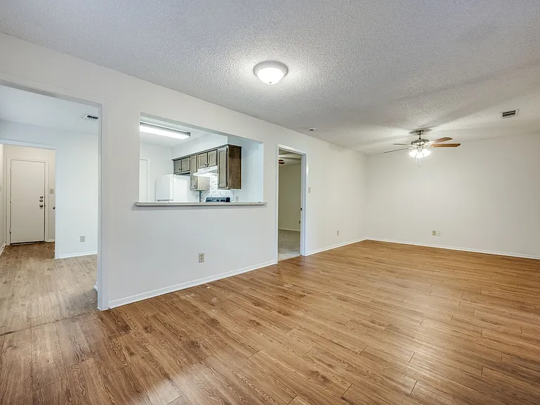 329 Casie Ct — Photo 4