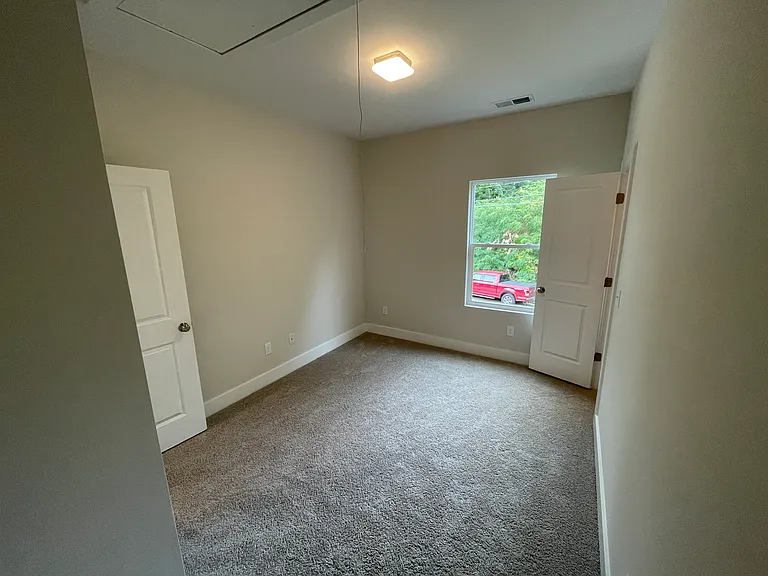 106 N Benjamine St — Photo 31