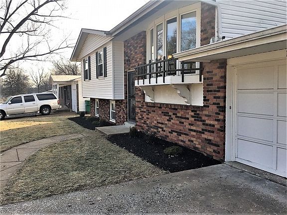 4th image of 1520 Farmview Ave