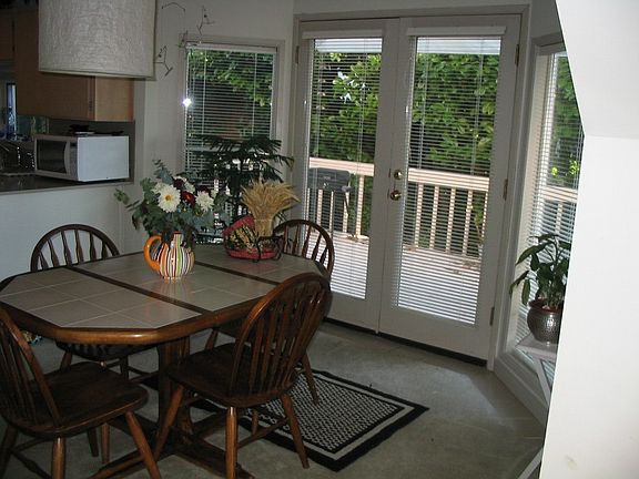 dining room, doors to deck