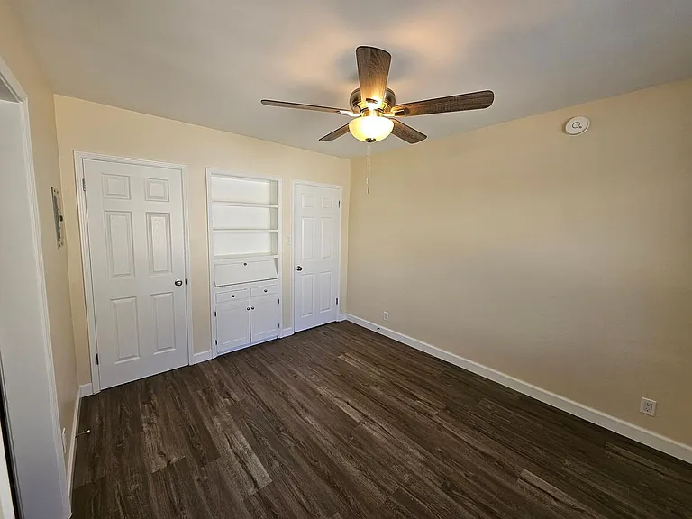 548 N Mariposa St #D — Photo 3
