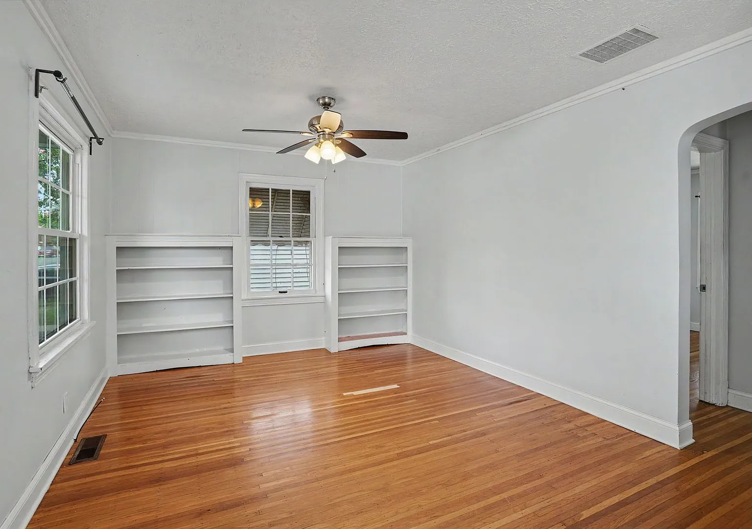 3 Bed/1 Bath Home Close to U of L & Churchill Downs — Photo 4
