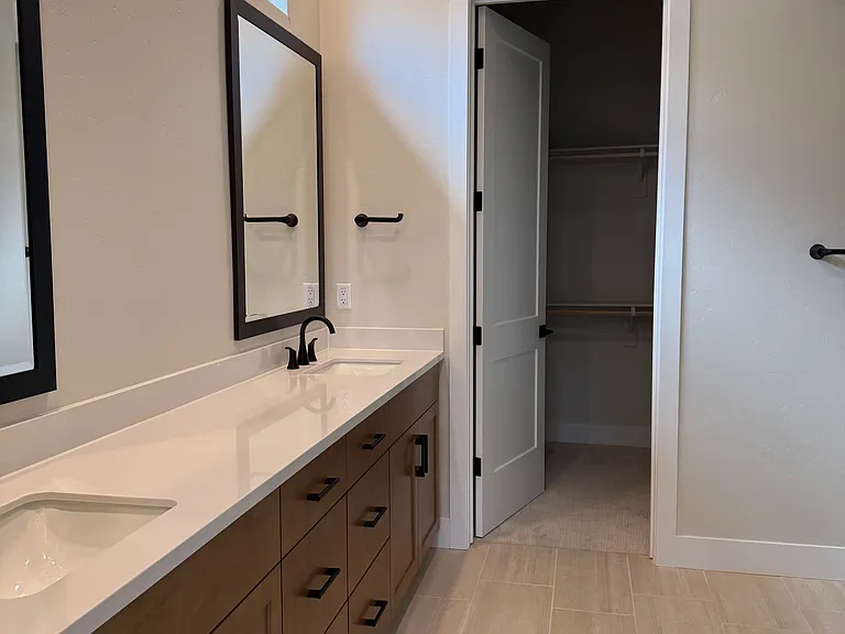 Panorama Dr — Photo 4