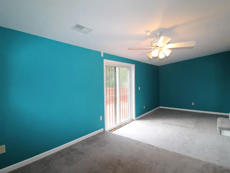 3215 Charlotte St — Photo 26