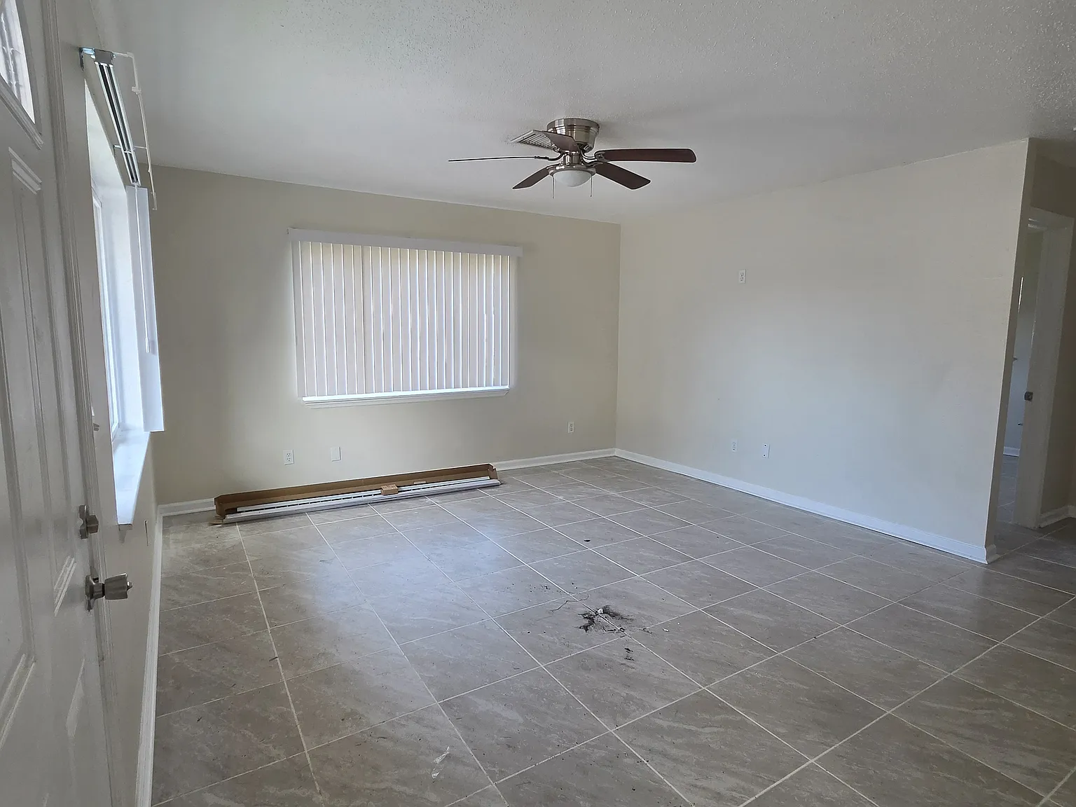 3 bed, 1100 sqft, $2,000 — Photo 4