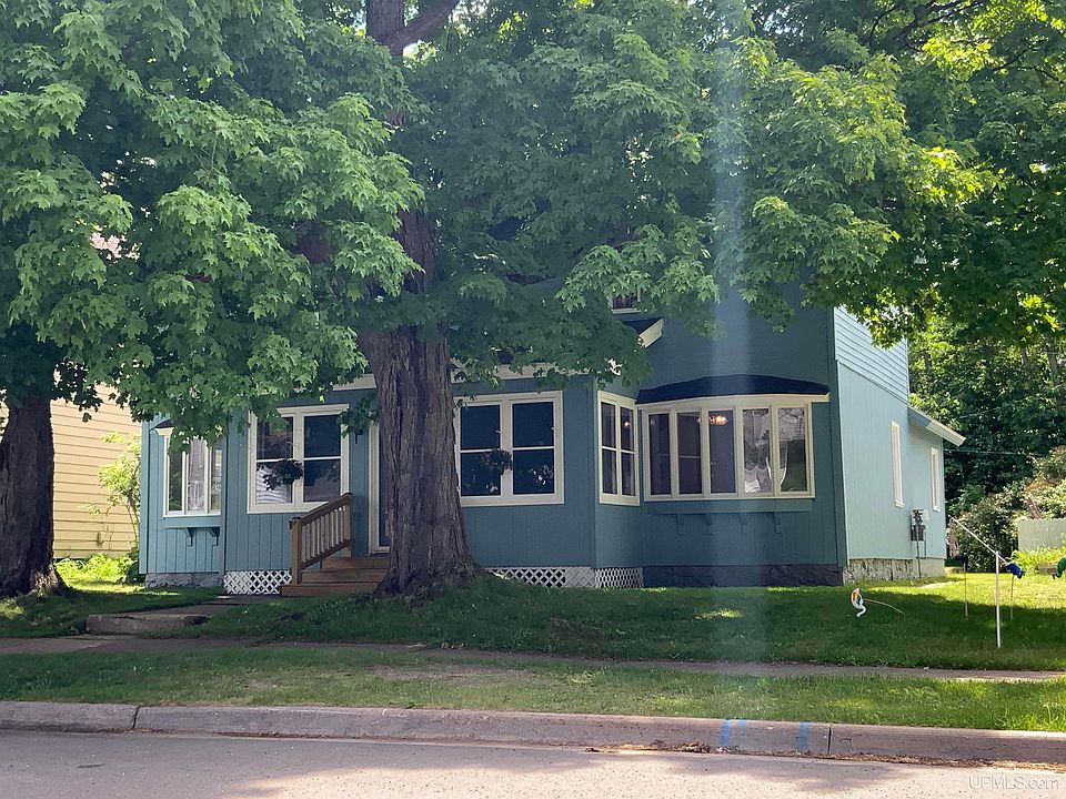 1st image of 114 E Lincoln St