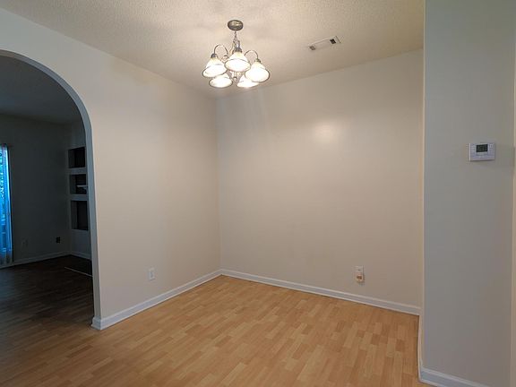 4th image of 5060 Lincoln Dr