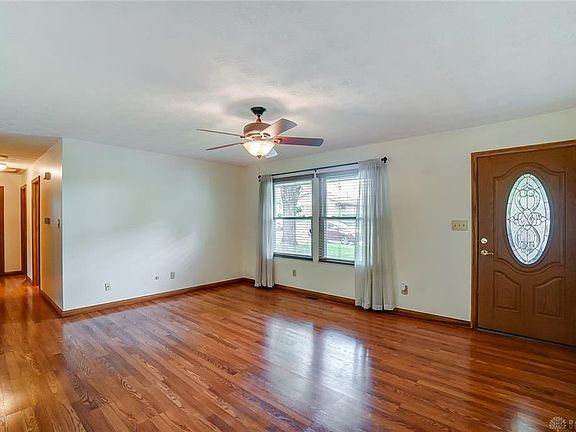 5th image of 3442 Dahlia Dr