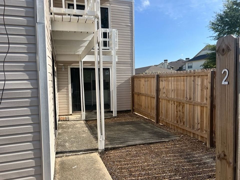 1st image of 1708 Fox Run Dr #2